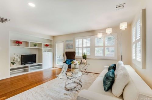 2911 Sycamore Ave, Glendale CA 91201-1154 exterior