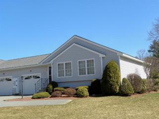 2 Rainbow Dr, Londonderry, NH 03053-6118