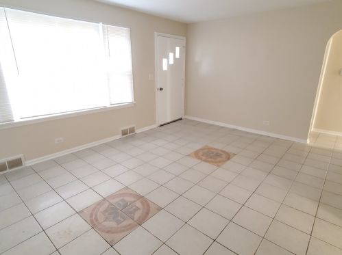 1924 Pearsall Pkwy, Waukegan, IL 60085-7129