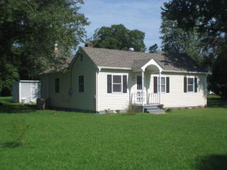 46 Carters Cove Dr, Weems, VA 22576-2705