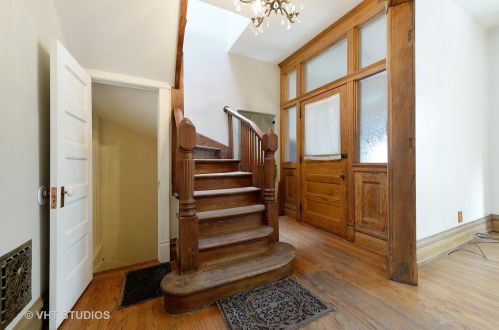 3807 Alta Vista Ter, Chicago, IL 60613-2907