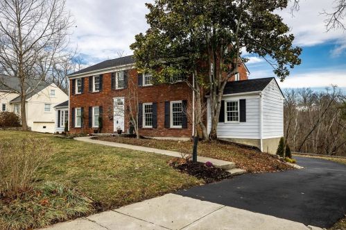 2884 Alpine Ter, Cincinnati, OH 45208-3406