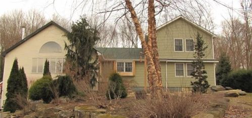 18 Turkey Roost Rd, Upper Stepney, CT 06468-3128