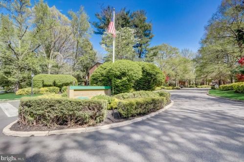 203 Cypress Point Cir, Mount Laurel, NJ 08054-2739