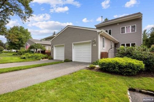 14 Litchult Ln, Mahwah, NJ 07430-1588