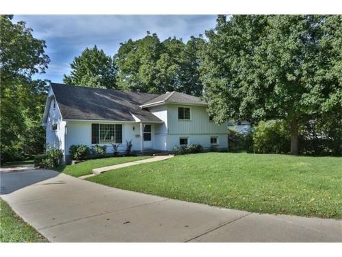7933 65th St, Shawnee Mission, KS 66202-3702