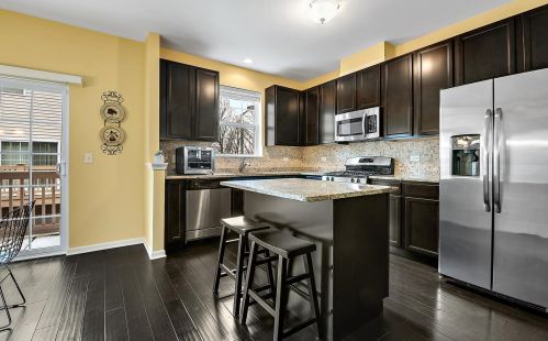 206 Wildflower St, Des Plaines, IL 60016-3485