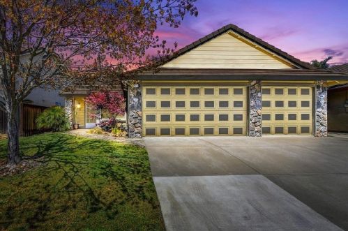 8675 Alaska Range Way, Elk Grove, CA 95624-3703