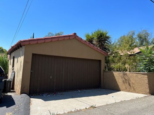 5842 Magnolia Ave, Riverside CA  92506-1827 exterior