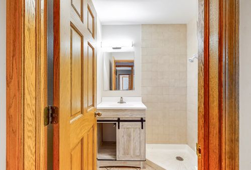8143 Oak Ln, Niles IL  60714-2720 exterior