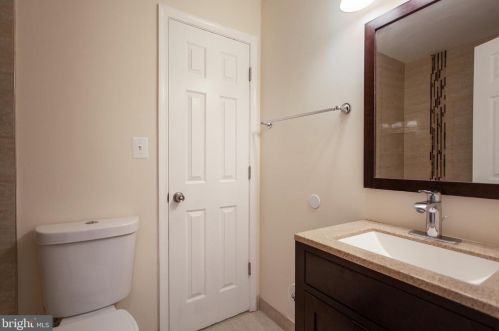 6812 Landor Ln, Springfield VA  22152-3333 exterior