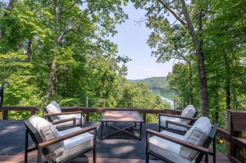 206 Cindy Ln, Ellijay, GA 30540-6943