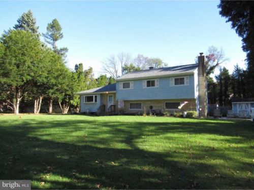 15 Bayberry Rd, Trenton, NJ 08618-1021