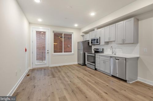 19 44th St, Philadelphia, PA 19104-2941