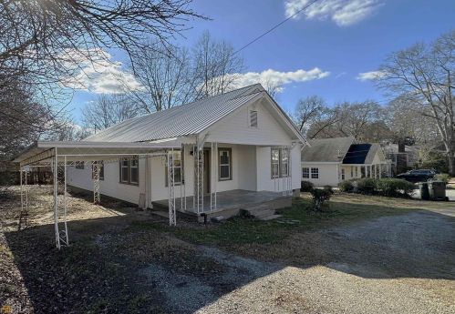 718 Davis Ave, Toccoa, GA 30577-3513