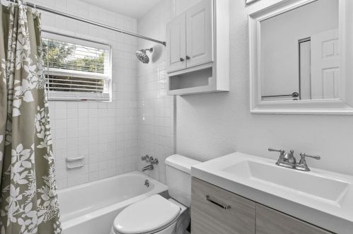 4247 Cresthaven Rd, Dallas TX  75209-3009 exterior