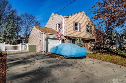 22 Hill Rd, Edison, NJ 08817-4631