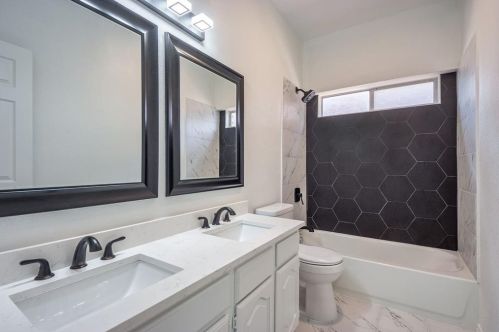 2502 Crosslands Dr, Garland TX  75040-3839 exterior