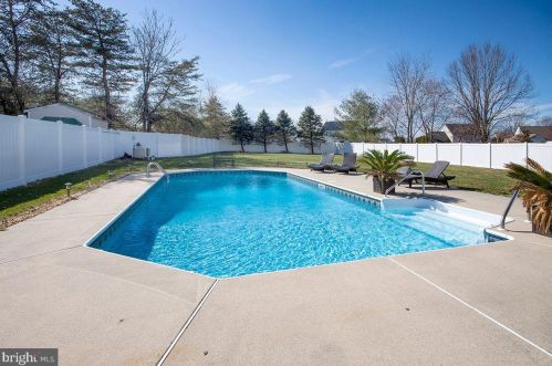 18 Glen Burnie Dr, Erial, NJ 08081-4363