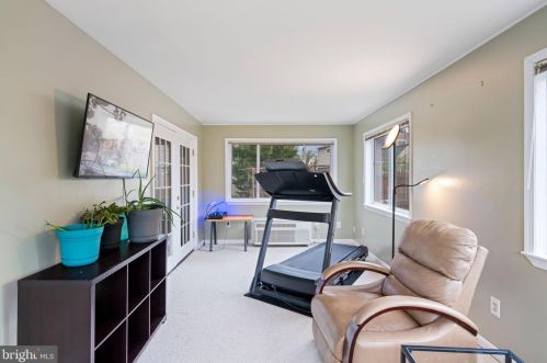 8811 Kenilworth Dr, Springfield VA  22151-1103 exterior