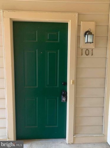 1067 Gardenview Loop, Woodbridge, VA 22191-1975