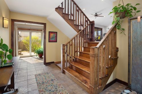 706 Utah St, Elk Grove Vlg, IL 60007-2833