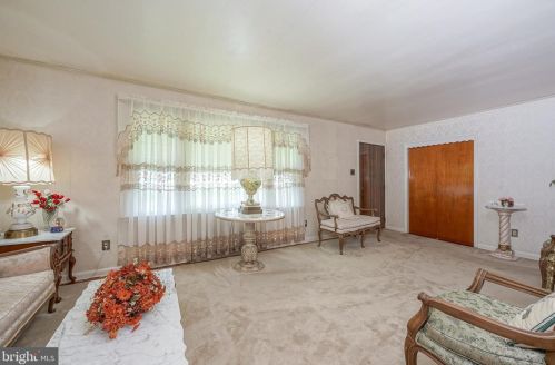 108 Warwick Rd, Somerdale, NJ 08083-2135