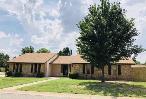 202 Laurel Pl, Enid, OK 73703-3559
