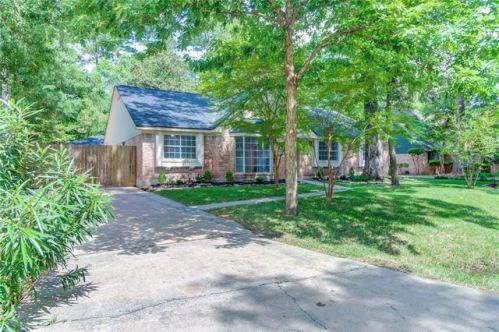 561 Landfall Ln, Conroe, TX 77302-3113