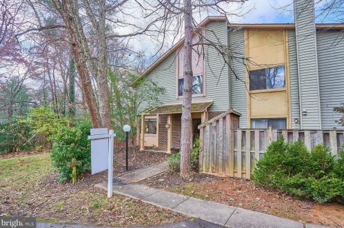 10675 Spring Oak Ct, Springfield, VA 22015-2214