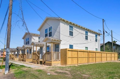 710 38th St, Galveston, TX 77550-1240