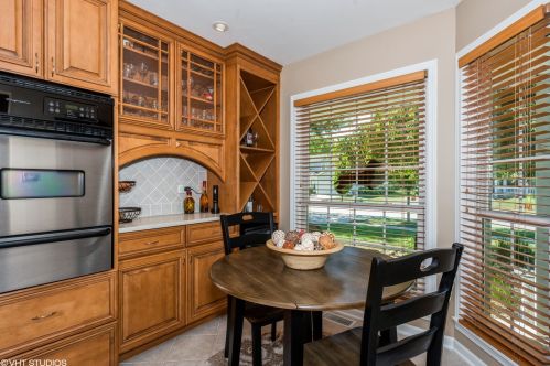 1220 Oak Ridge Dr, Streamwood, IL 60107-2172