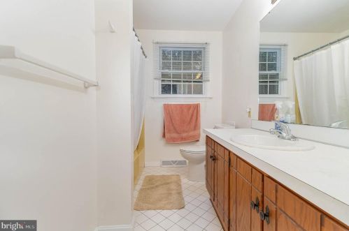 102 Suncrest Rd, Lancaster PA  17601-4834 exterior