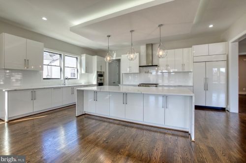 1935 Leonard Rd, Falls Church, VA 22043-1319