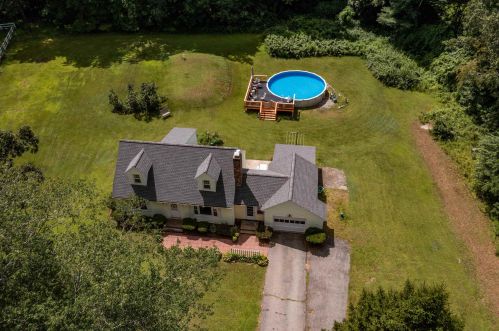 17 Cricket Corner Rd, Amherst, NH 03031-2022