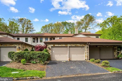 16 Woodmont Dr, Trenton, NJ 08648-2106