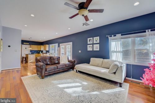 4933 Aspen St, Shady Side MD  20764-9667 exterior