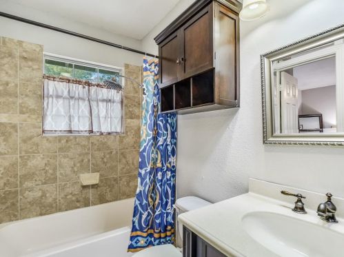 6207 Betty Cook Dr, Austin TX  78723-3313 exterior