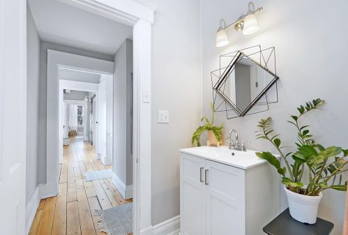 2612 Hemlock St, Cincinnati OH  45206-1608 exterior