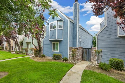 432 Golf Cir, Manteca, CA 95337-6521