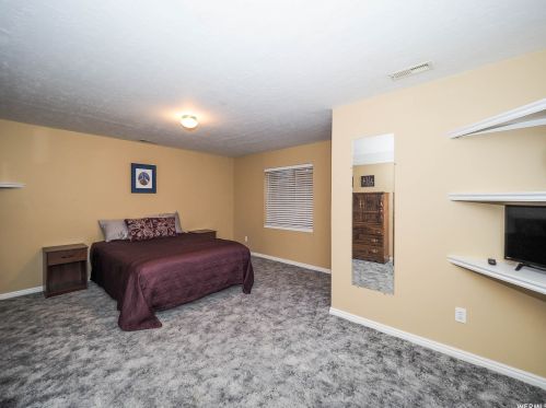 4662 8450, Taylorsville UT exterior