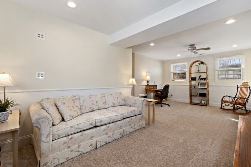 689 Sand Crk Dr, Carol Stream IL  60188-9135 exterior