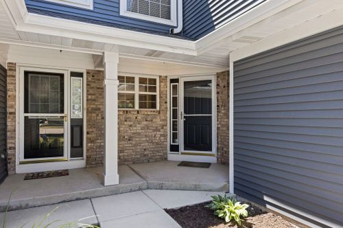 1042 Saratoga Rd, Naperville, IL 60564-7138