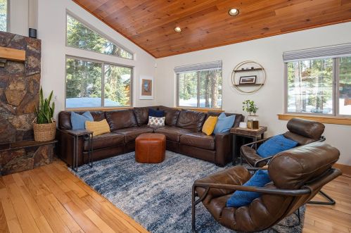 12755 Rainbow Dr, Truckee CA  96161-2645 exterior