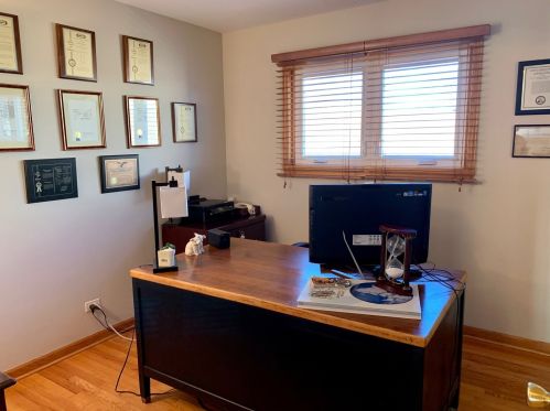 8453 North Ter, Niles IL  60714-2369 exterior