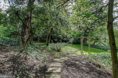 585 Warwick Rd, Haddonfield NJ 08033-3845 exterior