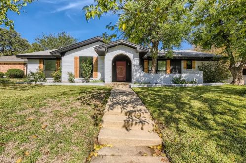 4028 Aragon Dr, Fort Worth, TX 76133-5559