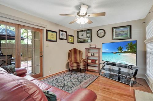 1452 Meadowood Village Dr, Fort Worth, TX 76120-4701