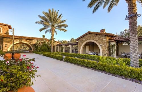 18 Shadybend, Irvine CA  92602-0844 exterior