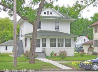 1413 University Ave, Grand Forks ND  58203-3471 exterior